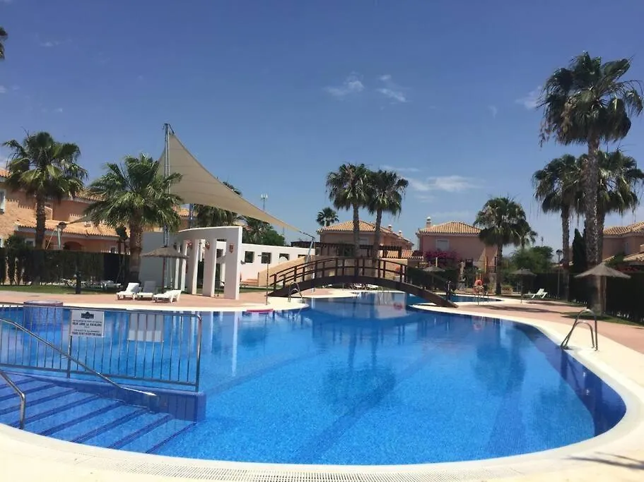 House Sleeps 6, Large Pool Walk To Beach Vera