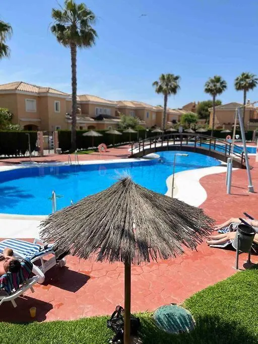 House Sleeps 6, Large Pool Walk To Beach Vera Casa de Férias