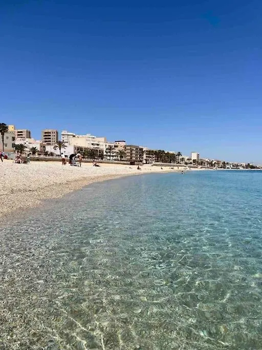 House Sleeps 6, Large Pool Walk To Beach Vera