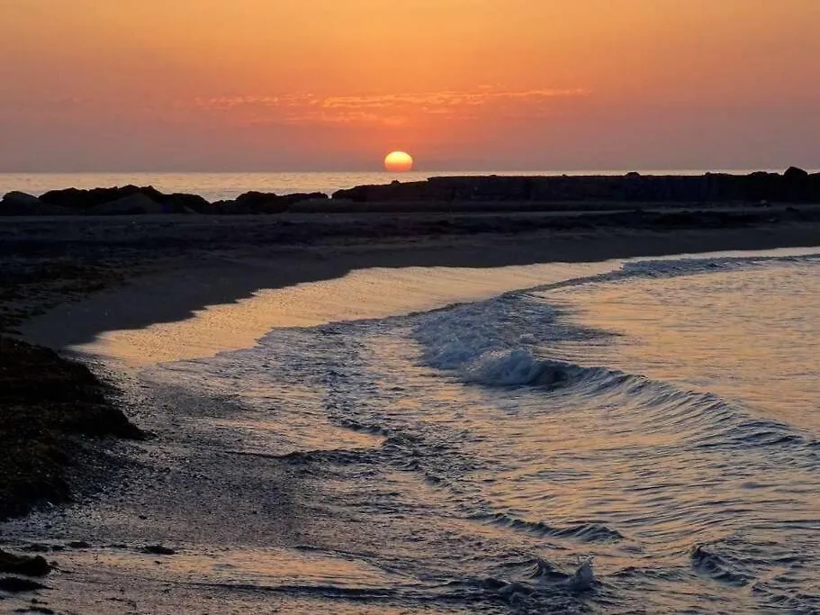 House Sleeps 6, Large Pool Walk To Beach Vera Holiday home