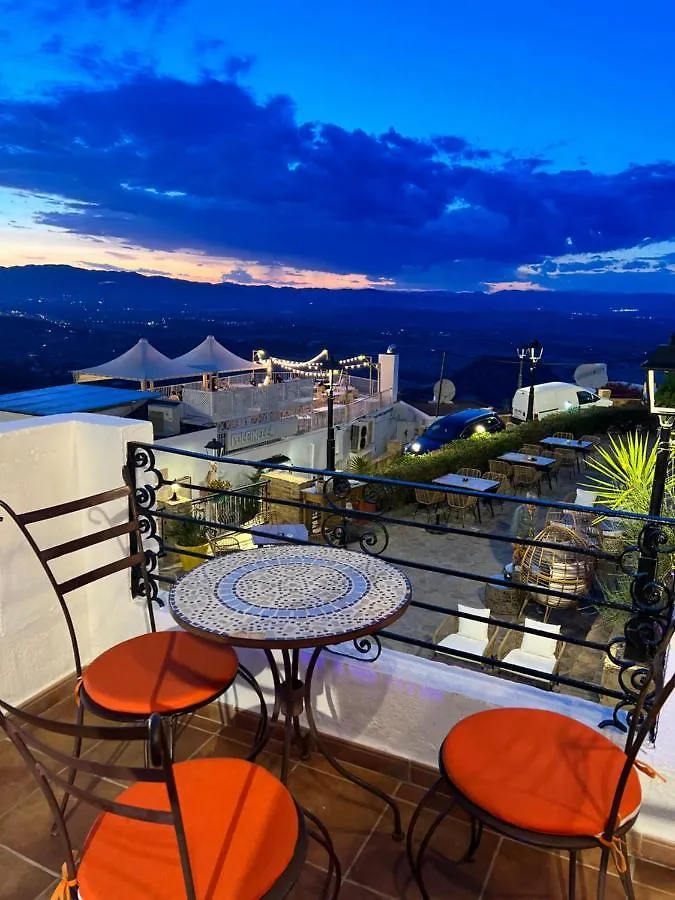 House Sleeps 6, Large Pool Walk To Beach Vera